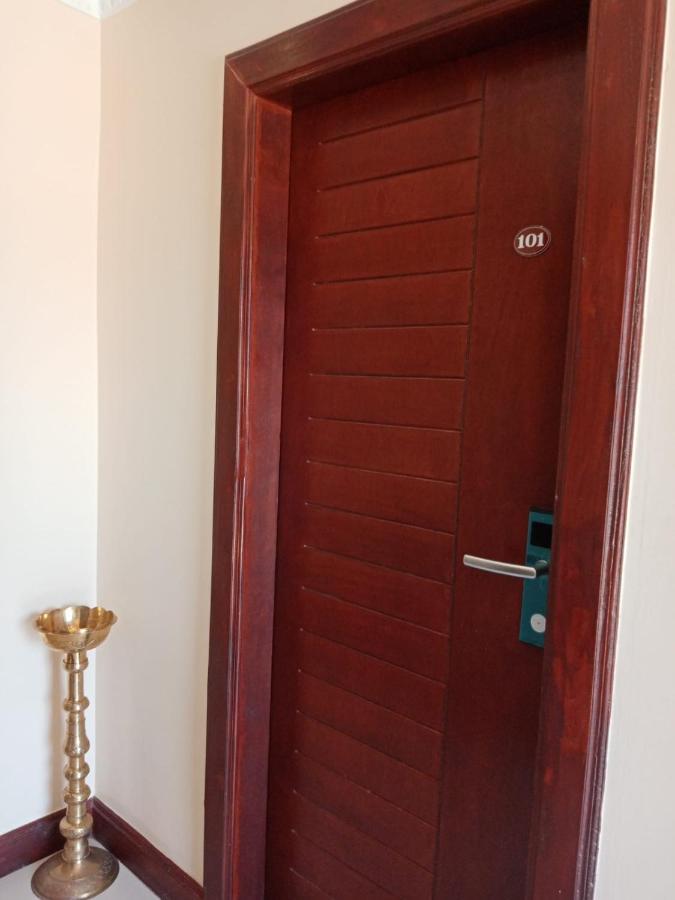 Mercuryfm 101 Yarl Mercury Inn - Jaffna Esterno foto
