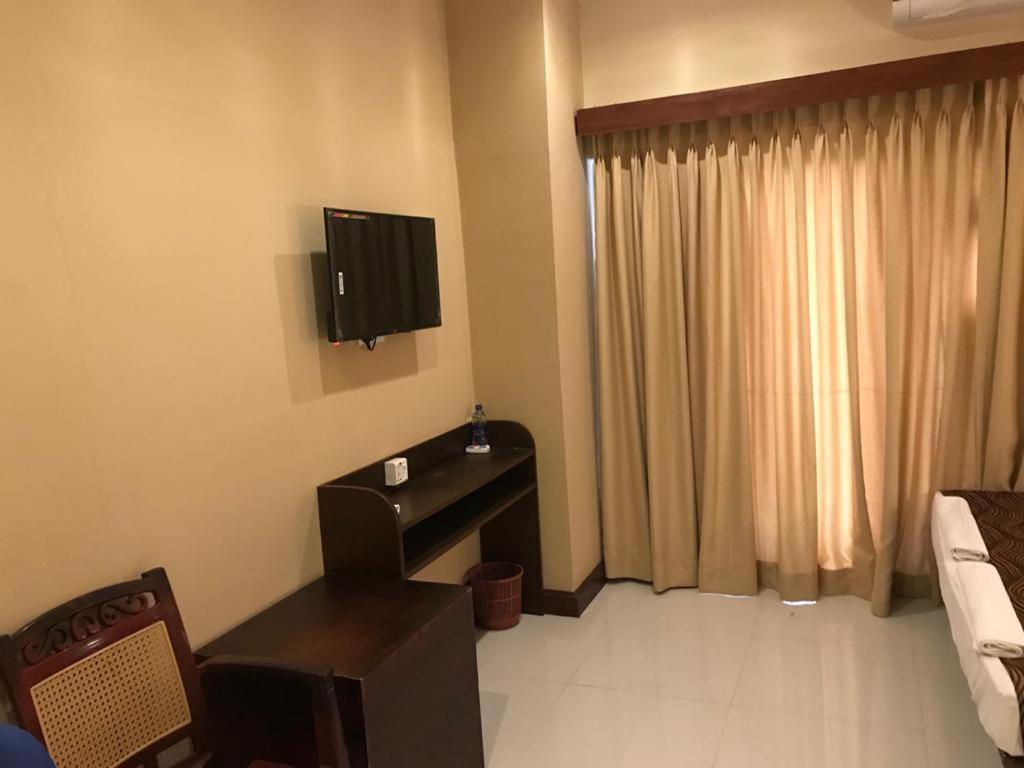 Mercuryfm 101 Yarl Mercury Inn - Jaffna Esterno foto